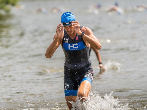 https://www.triathlon-vfl-waiblingen.de/content/igal/achim_nach_dem_schwimmen_im_aichstrutsee-RZ5KIX-L-2174.jpg