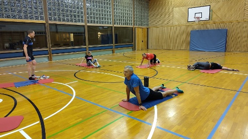 https://www.triathlon-vfl-waiblingen.de/content/igal/herzogenhorn_stretching_halle_28.02.2026-W8PUZV-L-2072.jpg