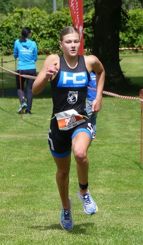 Elisa Kühn beim Zieleinlauf. (Foto: Armin Reiner)
