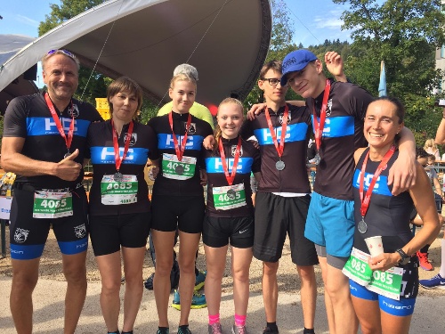 Das erfolgreiche Staffelteam (v.L.: Ralf, Nicole, Marisa, Kim, Jakob, Lou, Oxana).