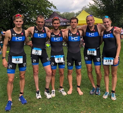 Die VfL-Trias in Ravensburg (von links): Jakob Heeß, Ralph Müller, Julian Erich, Valentin Buhl, Ralf und Marisa Soldner. (Foto: Nicole Wöllner)