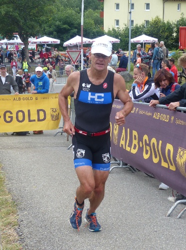 Christhard Henning, hier beim Liga-Triathlon in Schluchsee, wurde letzten Sonntag Deutscher Triathlonmeister im Sprint in der AK55. (Foto: Peter Mayerlen)